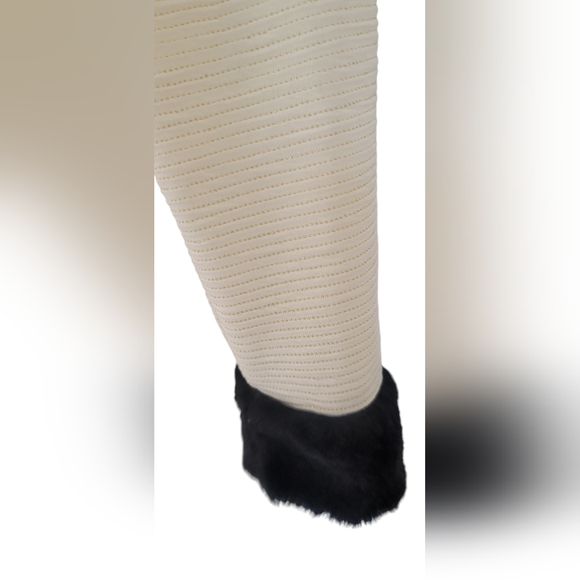 Lilt Elegant White blazer with Black buttons and faux fur collar & sleeve's cuff - Picture 5 of 10